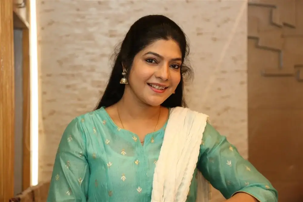 Indian Actress Vasuki at Anni Manchi Sakunamule Movie Interview